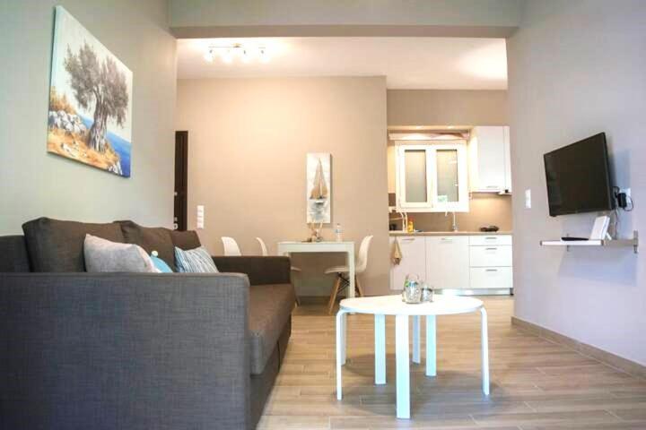 Chic And Minimal Apartment Close To Thissio Metro Ateny Zewnętrze zdjęcie