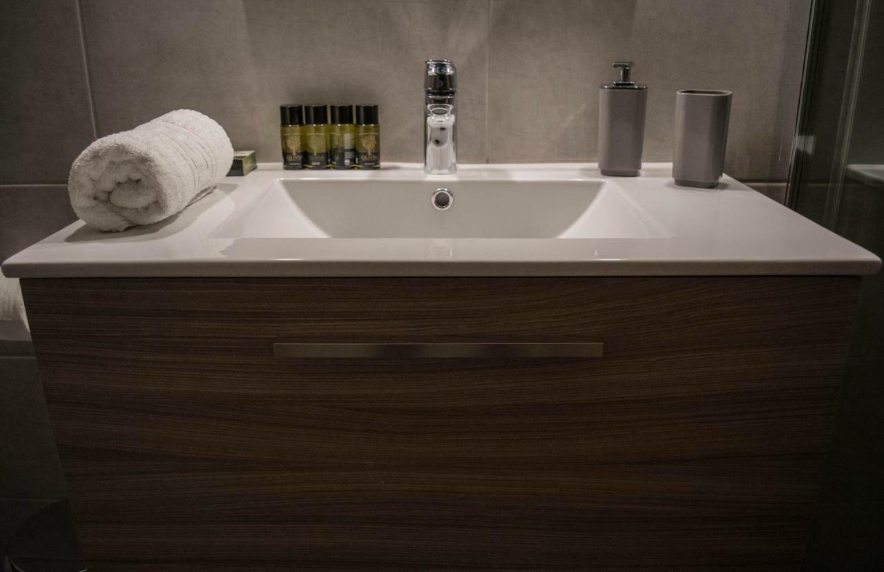 Chic And Minimal Apartment Close To Thissio Metro Ateny Zewnętrze zdjęcie
